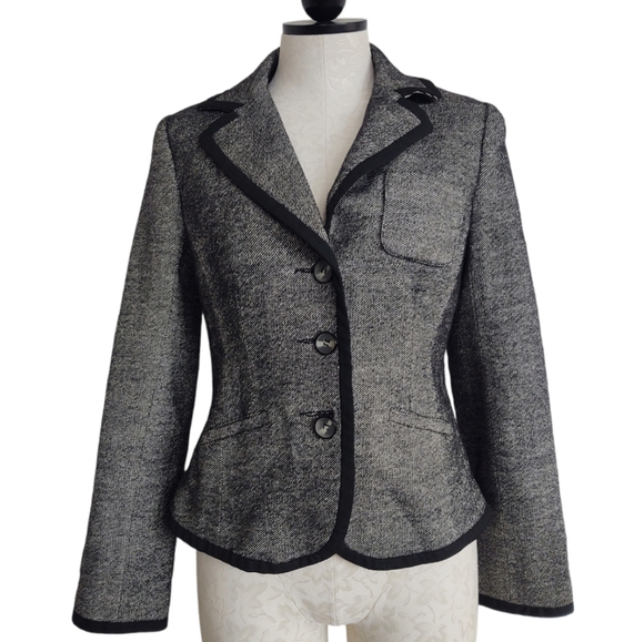 Trina Turk Tweed Jacket Blazer Gray Black Three Buttons Fitted Wool Silk Size 8 - Picture 12 of 12